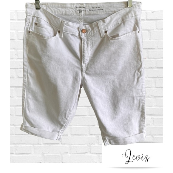 Levis Signature Gold Mid Rise Skinny White Bermuda Shorts Women’s 16 W33 Cuffed - Picture 1 of 9
